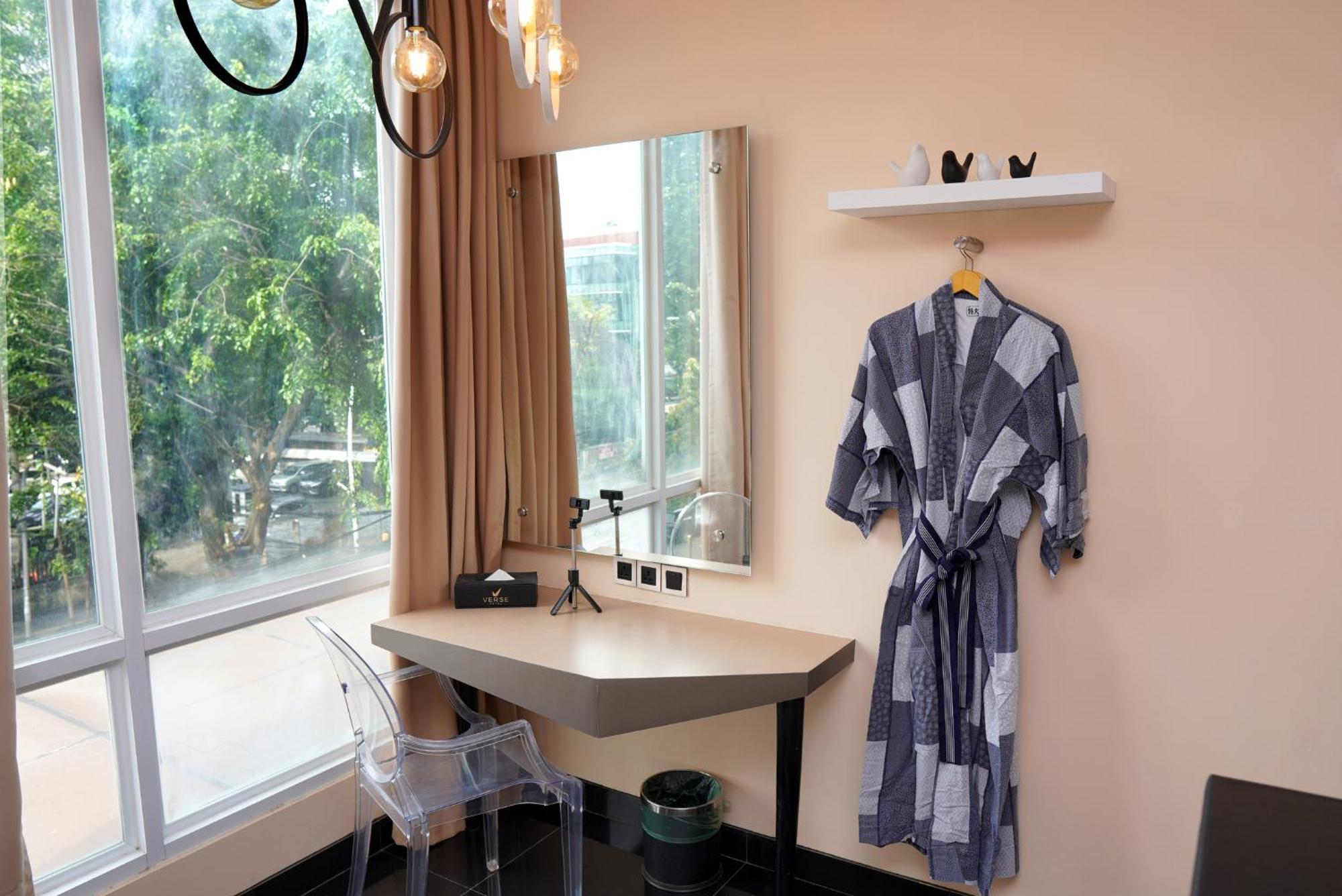 Verse Luxe Hotel Wahid Hasyim Jakarta Exterior foto